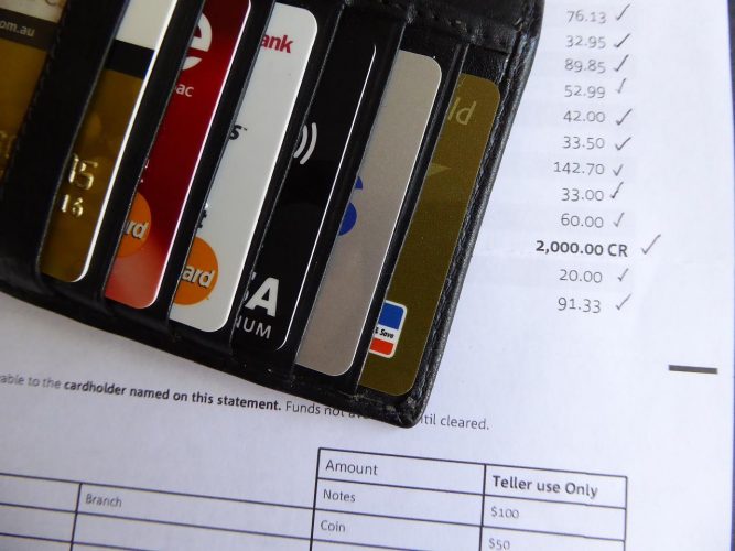 Quelle banque en ligne choisir pour ouvrir un PEA?