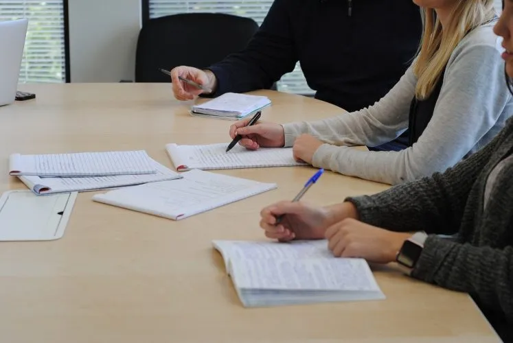 Société : Signification , création , avantages et inconvénients