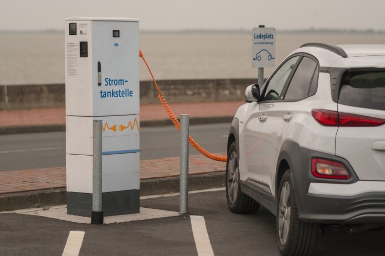 Acheter une voiture électrique : quelle solution de financement choisir ?