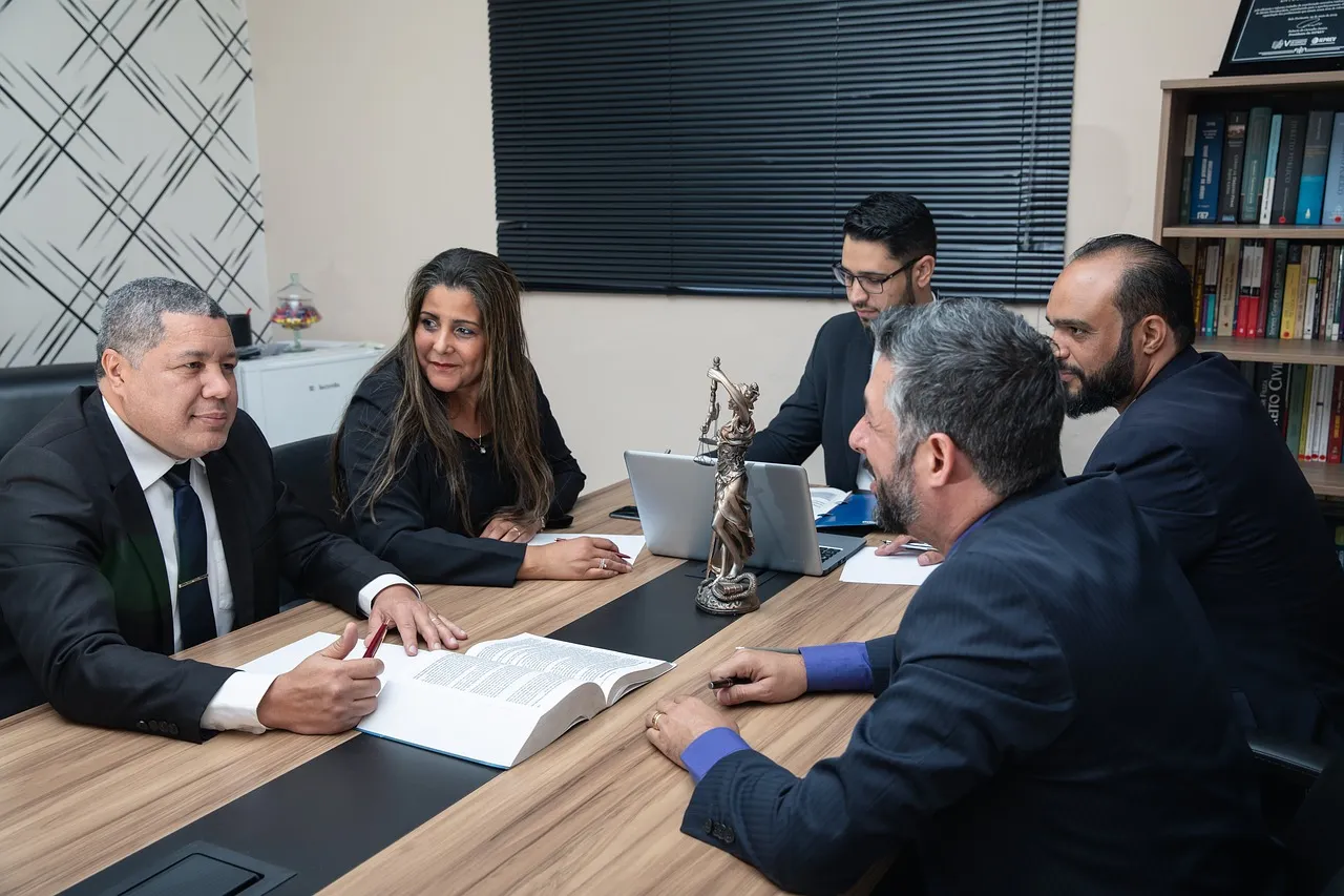 Gestion d’entreprise et droit pénal : naviguer entre les lignes de la légalité