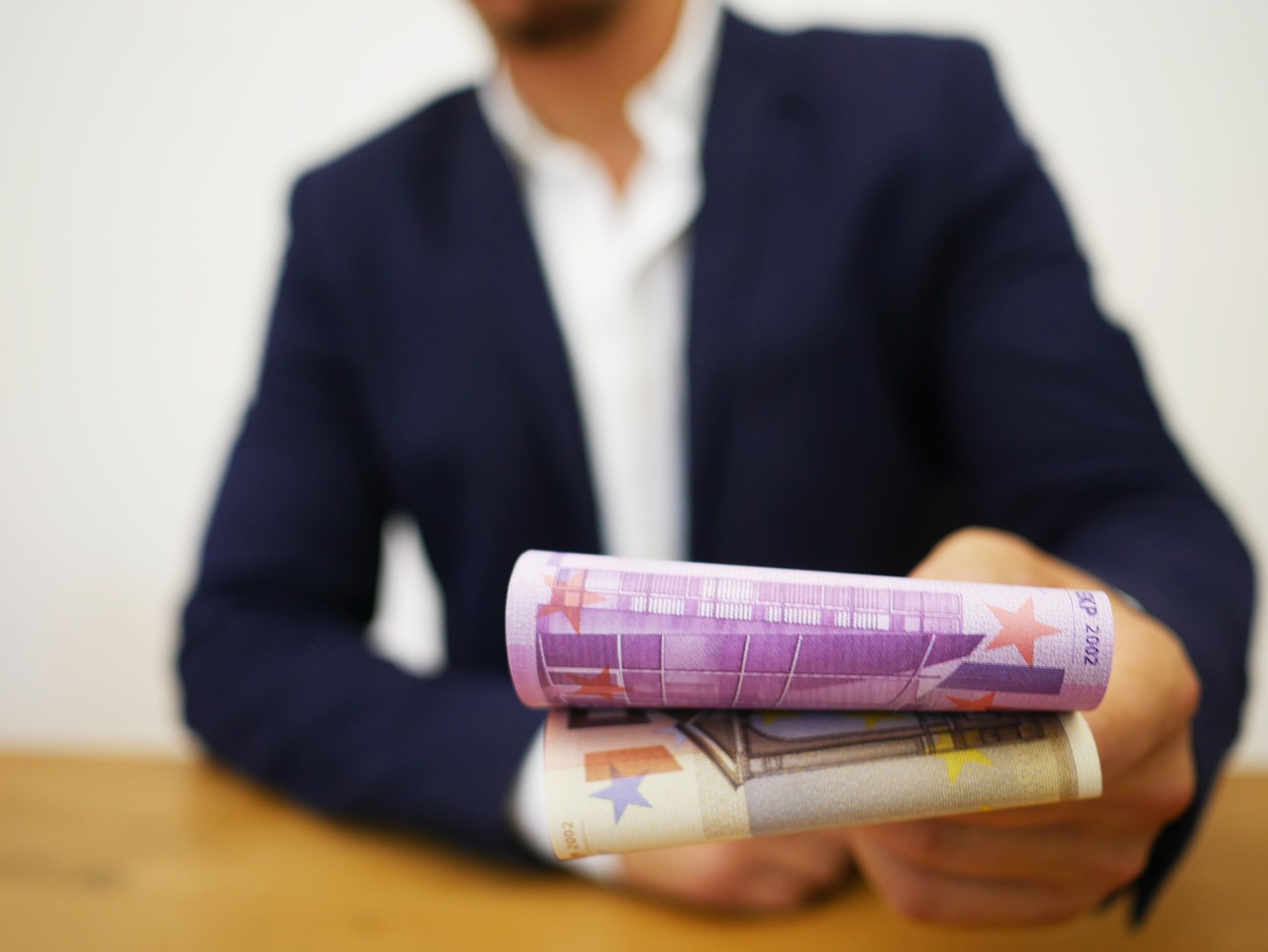 Comment naviguer avec succès dans le monde du prêt entre particuliers sans frais en 24h ?