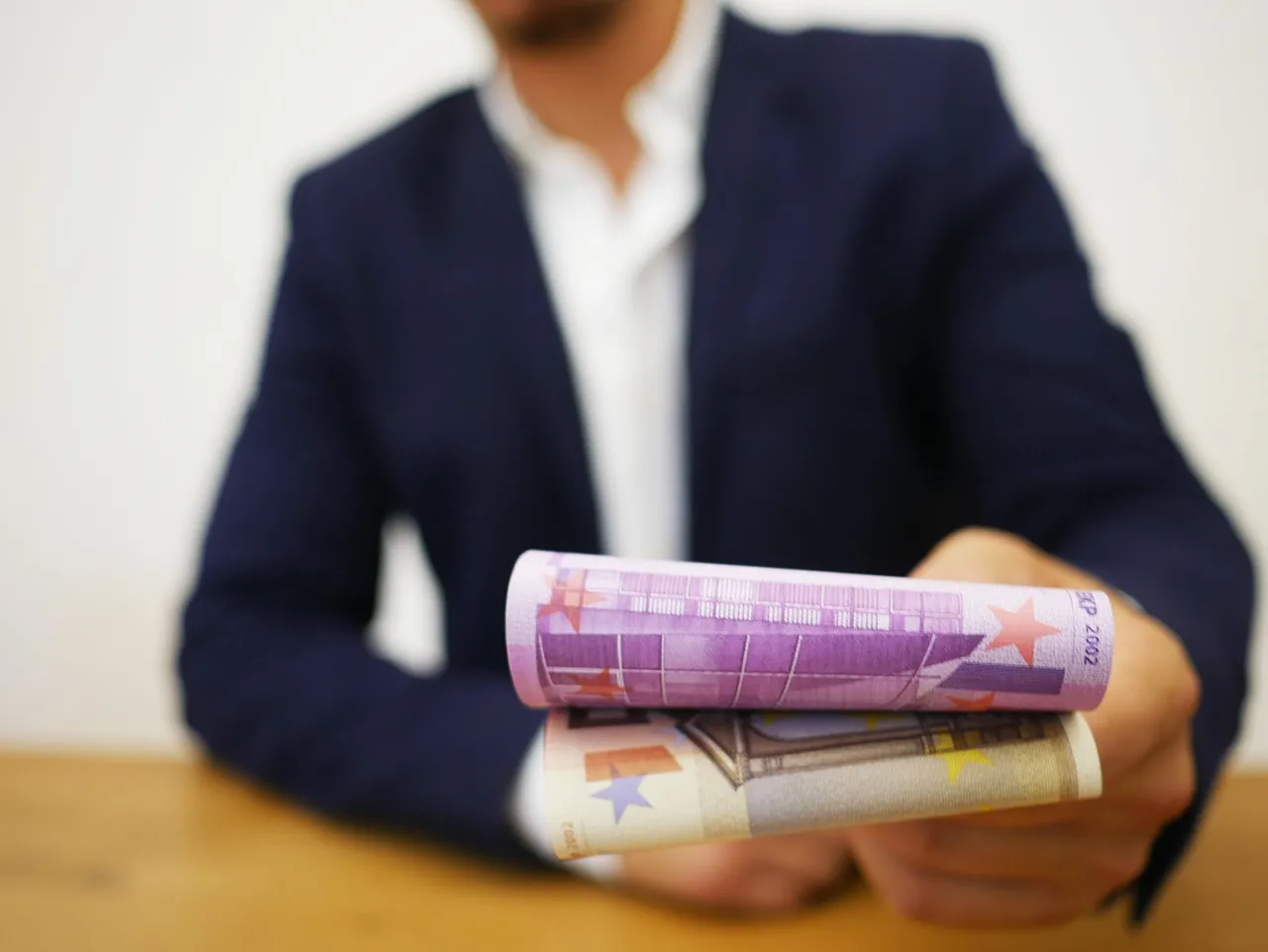 Comment naviguer avec succès dans le monde du prêt entre particuliers sans frais en 24h ?