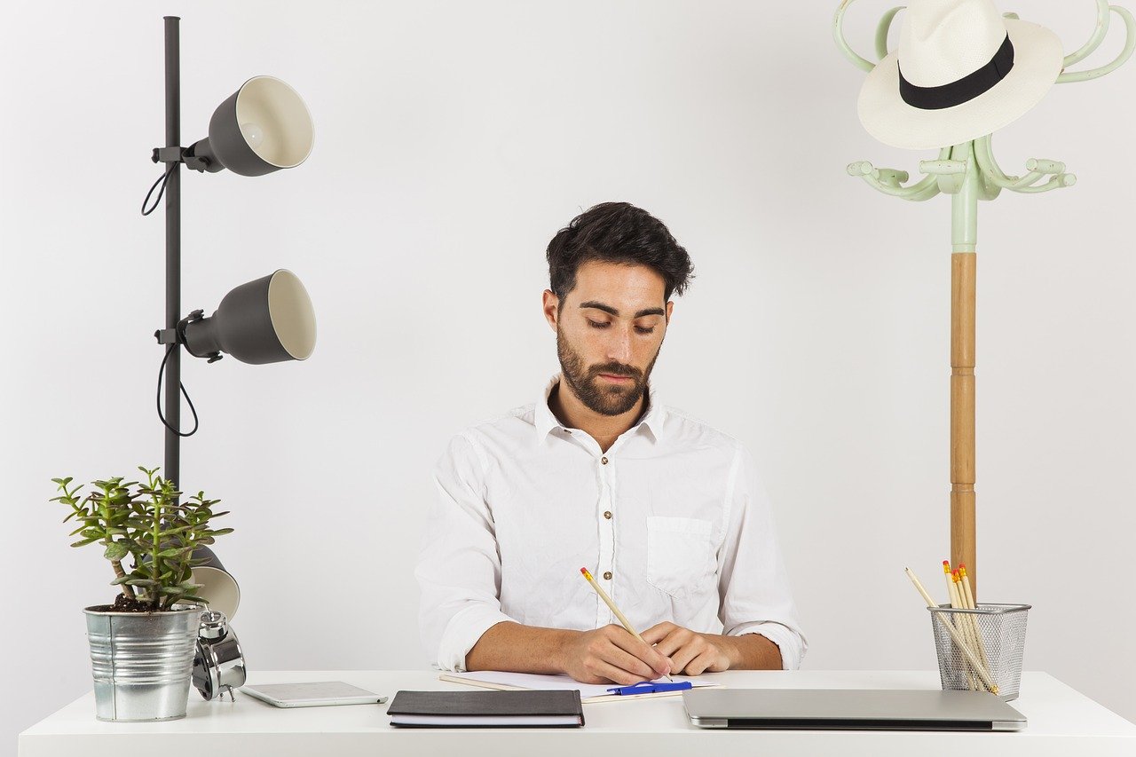 Quelles sont les clés pour surmonter les défis d’une reconversion sans diplôme ?