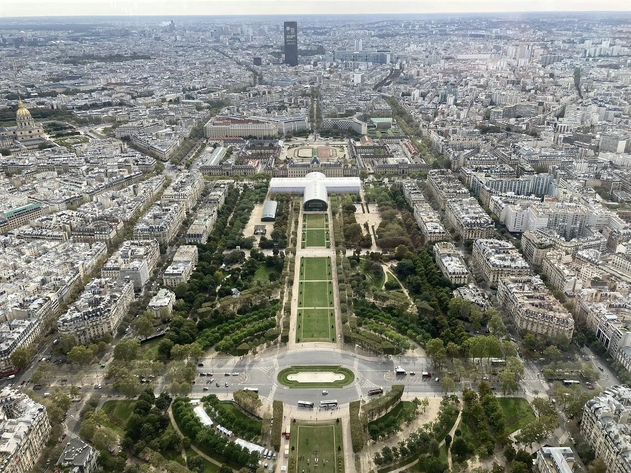 Déjouer le marché parisien : comment un chasseur immobilier peut optimiser votre investissement