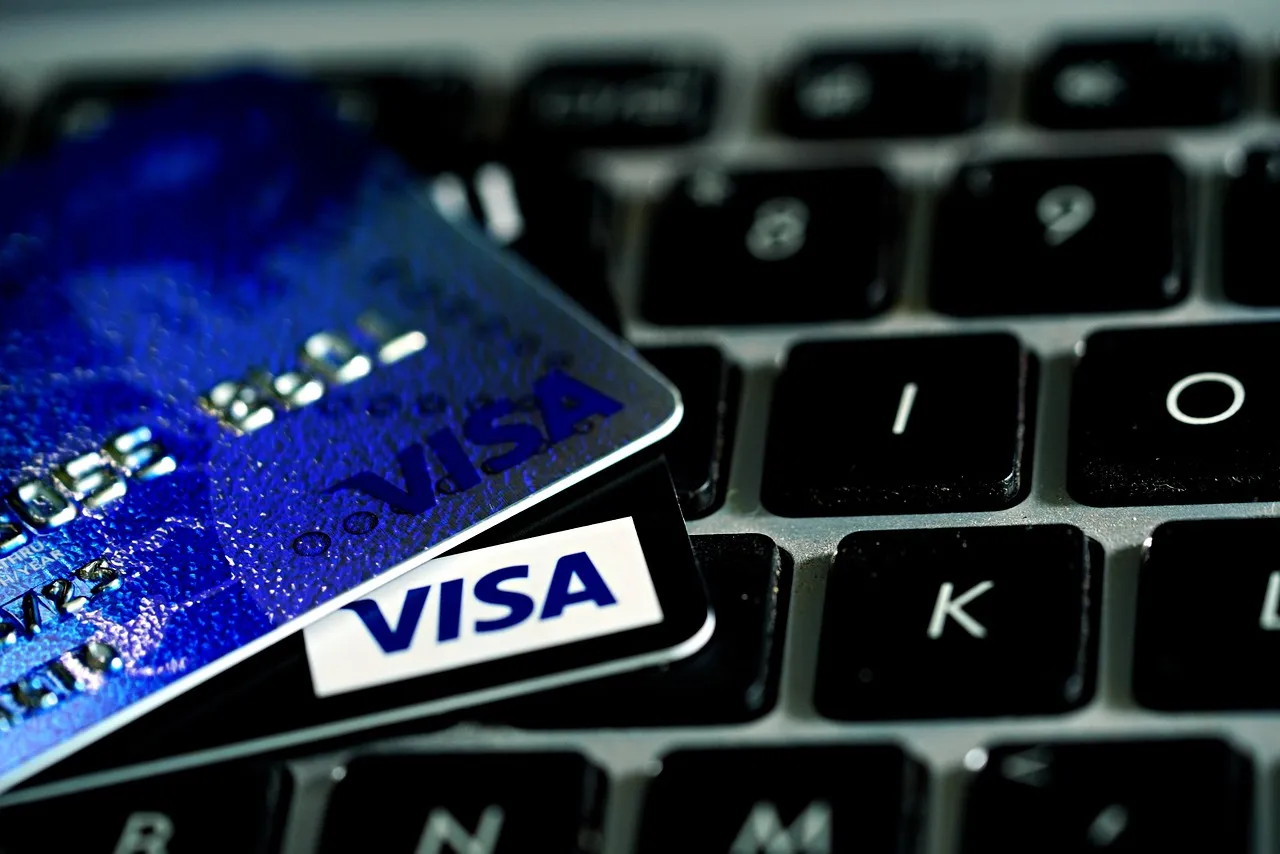 Carte bancaire pour ado : un outil pratique pour initier les jeunes à la gestion de leur argent
