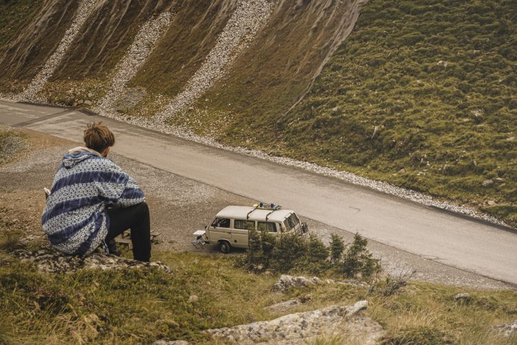 #131 : Comment nous avons réduit nos coûts de 70 % et gagné en bonheur – avec Scott Rieckens – Afford Anything