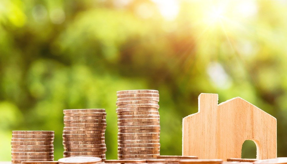 Investir dans l’or ou dans l’immobilier : que choisir ?