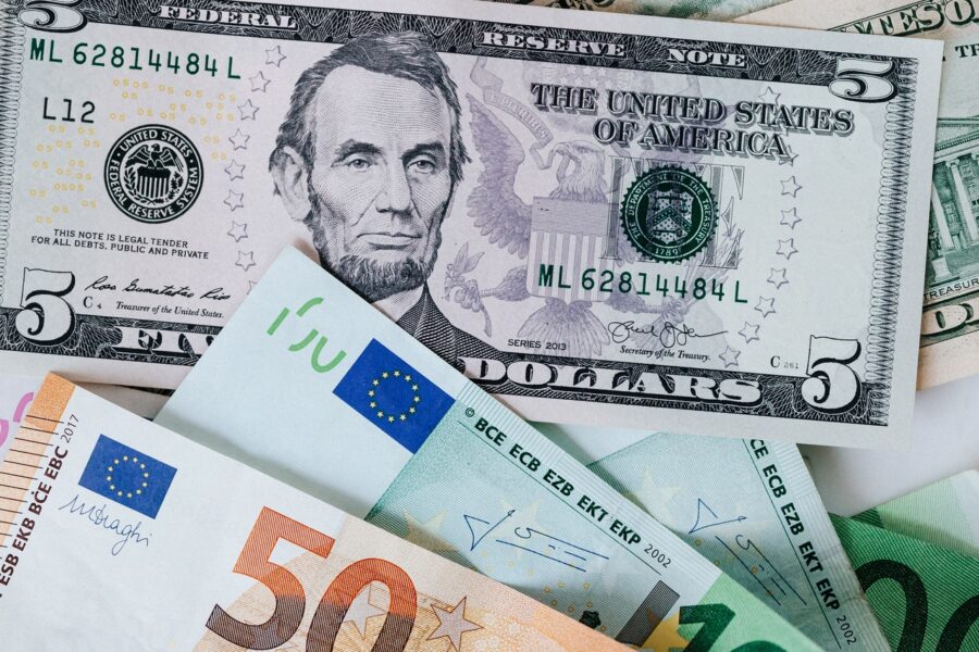 Avantages_et_risques_de_l_investissement_en_devises_étrangères 