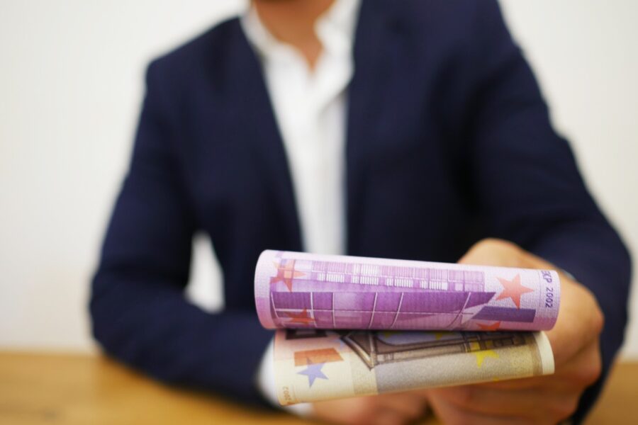 Comment_naviguer_avec_succès_dans_le_monde_du_prêt_entre_particuliers_sans_frais_en_24h_?